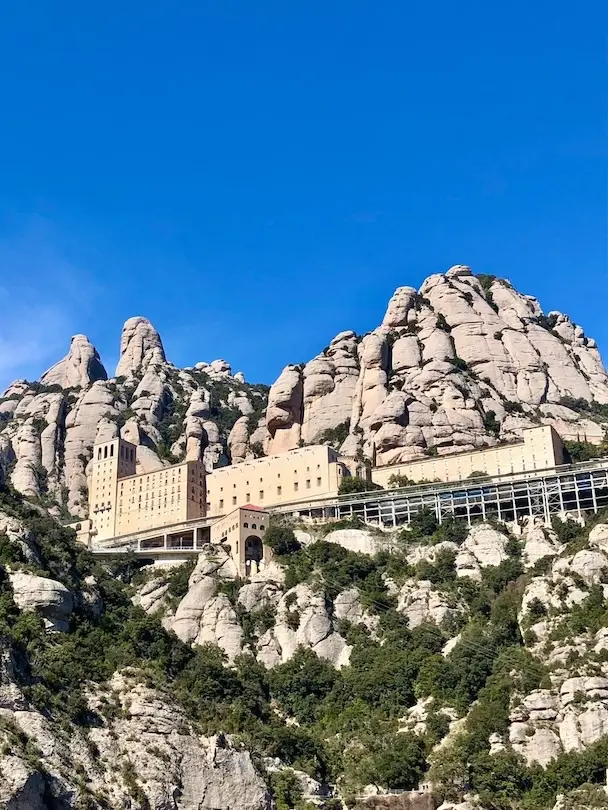 best-barcelona-montserrat-tour-the-barcelona-feeling-01