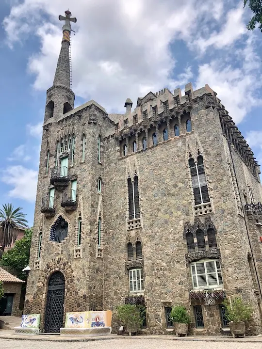 Torre Bellesguard is a massive building out of natural stones with a highly ornate façade.